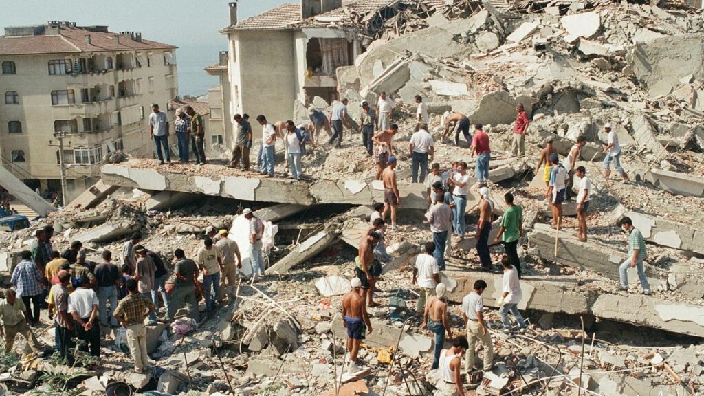 17 Ağustos Marmara Depremi ne zaman, saat kaçta ve nerede oldu? 17 Ağustos depremi kaç şiddetindeydi ve bu yıl kaçıncı yılı?