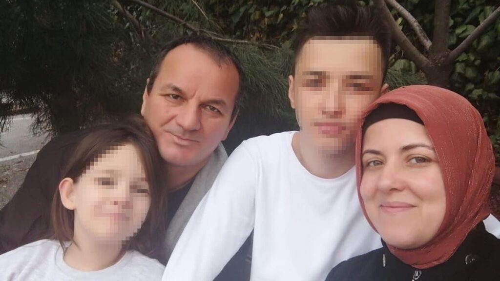 Ablasını para için katletti