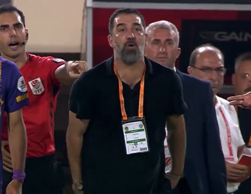 Arda Turan Süper Lig’deki ilk maçında kırmızı kart gördü!