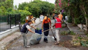 Belediye başkanı, Adalar’da temizlik çalışmalarına katıldı