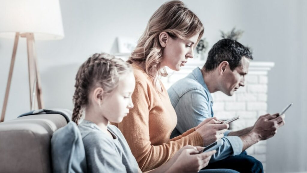 Bilimsel araştırma: Cep telefonları ebeveynler için stres sebebi