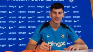 Chelsea, Mike Penders’ı 17 milyon sterline kadrosuna kattı!