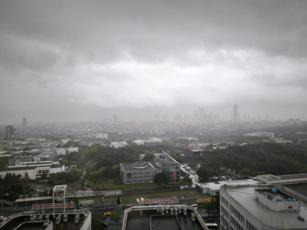İstanbul’da sağanak yağış etkili oluyor