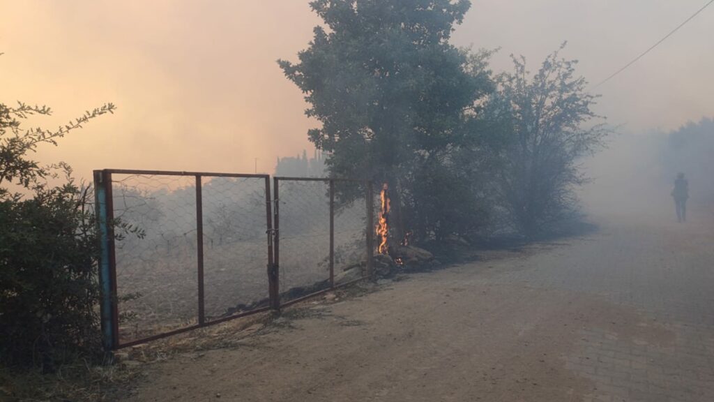 Manisa’da yangın: Binden fazla kişi tahliye edildi