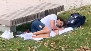 Paris Olimpiyat Köyü’nün koşulları: Thomas Ceccon neden parkta uyuyor?