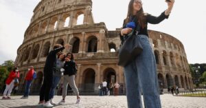 Roma’yı fareler ve yılanlar bastı