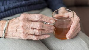 100 yaşını geçen insanların ortak özelliği bulundu! Uzun ömrün sırrı 4 alışkanlıktan geçiyor