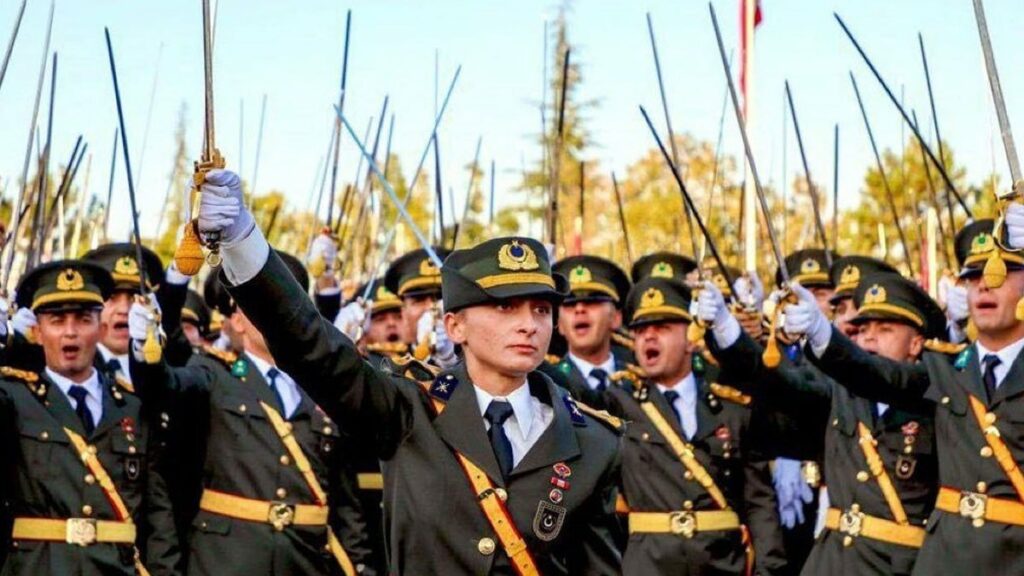 AKP’li Ömer Çelik’ten teğmen açıklaması: Disiplinsizliğe soruşturma açılıyor