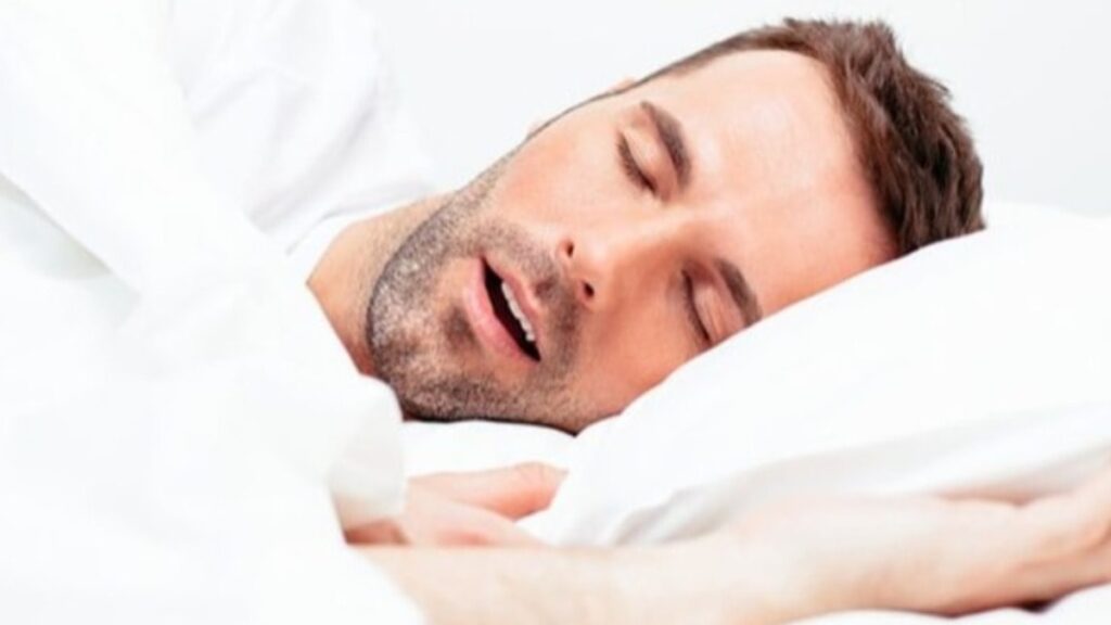 Ağzı açık uyuyanlar dikkat! O hastalığın habercisi olabilir…