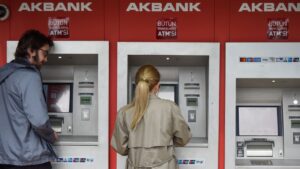 Akbank’tan ‘hesaplar ele geçirildi’ iddialarına açıklama