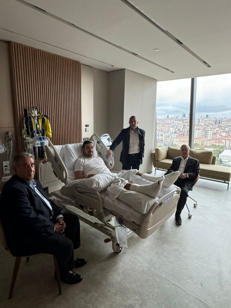 Aziz Yıldırım, Serhat Akın’ı hastanede ziyaret etti