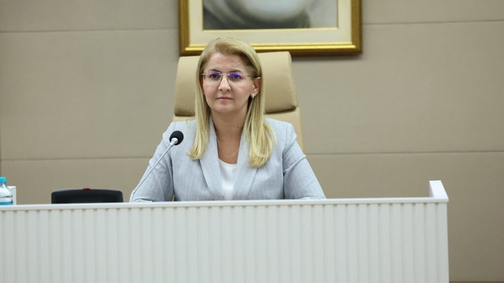 Bakırköy Belediyesi’nden öğrencilere her ay eğitim yardımı