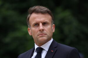 Bitmeyen krizde Macron’dan başbakan hamlesi