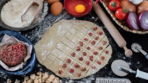 Evde mis gibi tepsi mantısı yapmanın sırrı: Tepsi mantısı tarifi ve püf noktaları