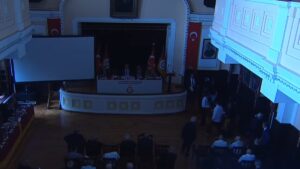 Galatasaray divan toplantısı elektrik kesintisi nedeniyle kesintiye uğradı