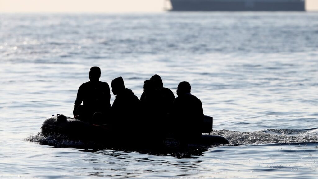 İzmir’de 18 göçmen ölümden döndü