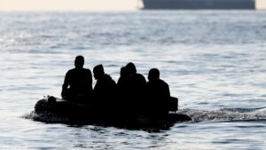 İzmir’de 18 göçmen ölümden döndü