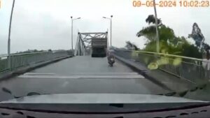 Korkunç görüntü: Köprü böyle çöktü, çok sayıda ölü var