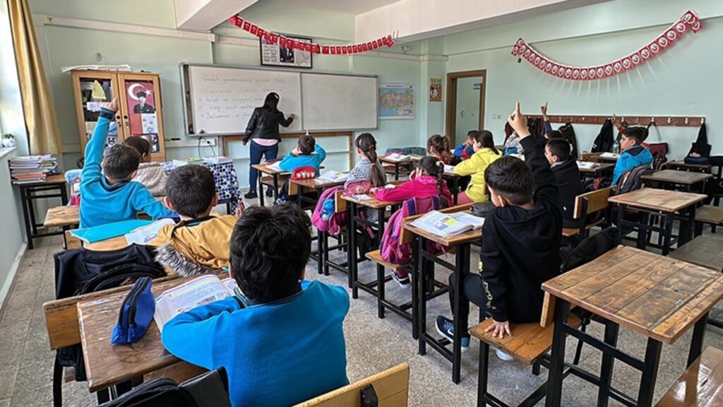 Öğrenciye eğitim desteği dört lira