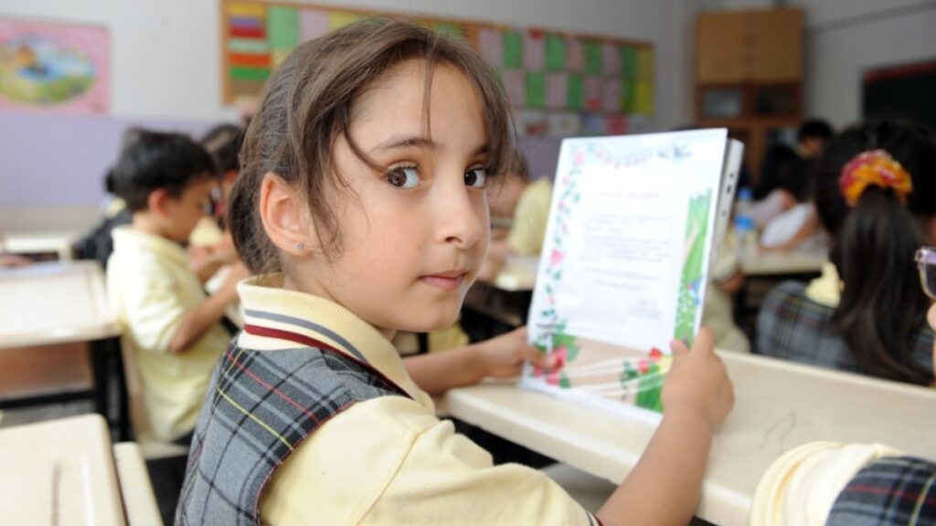 Okul ortamında belirtileri artıyor! Çocuğunuz eğer eve ‘hasta gibi’ dönüyorsa…