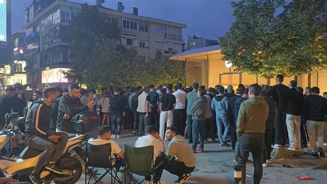 iPhone 16 için geceyarısı kuyruğa girenlerin kim oldukları ortaya çıktı