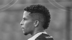 22 yaşındaki futbolcu sokak ortasında vurularak öldürüldü