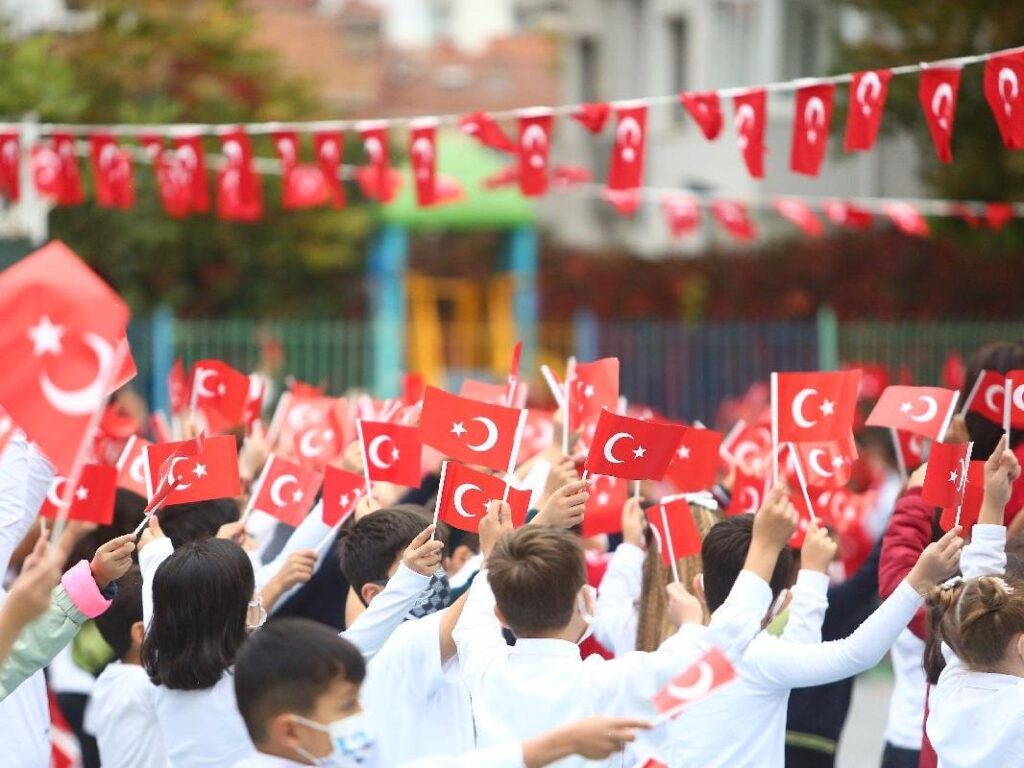 29 Ekim şiirleri: 2, 3, 4 kıtalık Cumhuriyet Bayramı önemini anlatan 29 Ekim şiirleri…