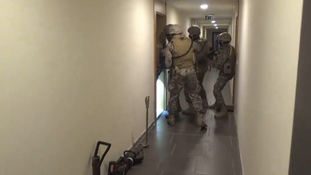 45 ilde birden terör operasyonu: 216 kişi yakalandı