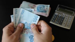 AKP’li belediyelere vergi borcu kıyağı