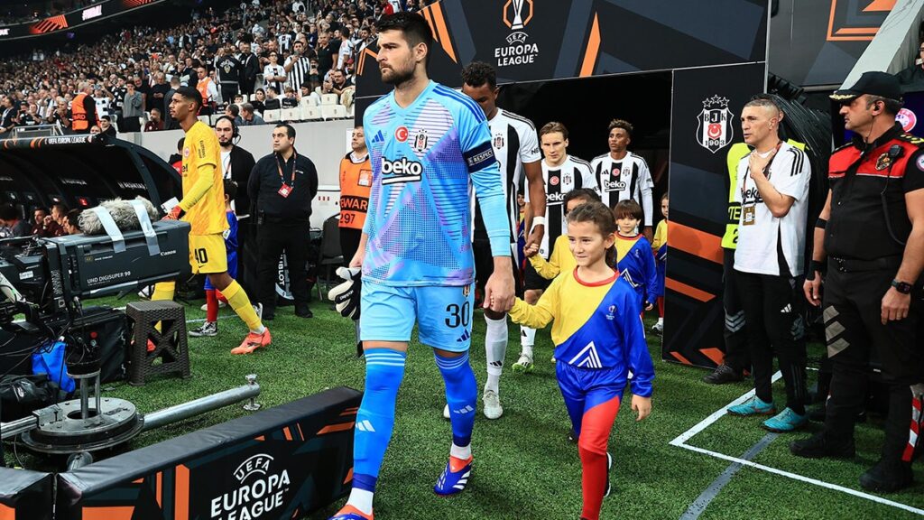 Beşiktaş kaleci krizi: Mert Günok’tan sonra Ersin Destanoğlu da sakatlandı