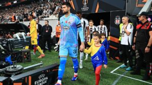 Beşiktaş kaleci krizi: Mert Günok’tan sonra Ersin Destanoğlu da sakatlandı