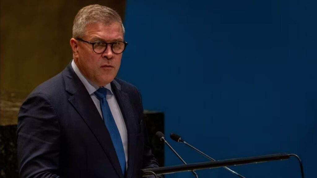 İzlanda’da hükümet dağıldı, seçimler yolda: Bir sebebi de volkan oldu…