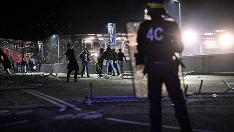 Maç bitti Lyon sokakları karıştı