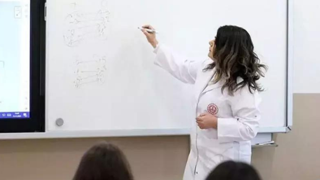 Meclis’te kabul edildi: Bu öğretmenlerin maaşından kesinti yapılacak