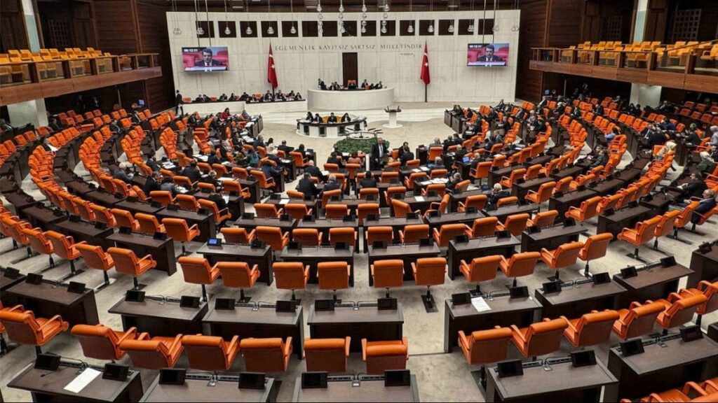 Milyonları ilgilendiren teklif Meclis’ten geçti: Öğretmen olmak daha da zorlaştı!