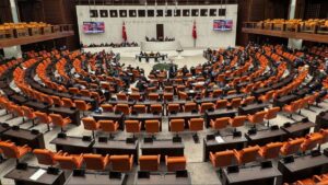 Milyonları ilgilendiren teklif Meclis’ten geçti: Öğretmen olmak daha da zorlaştı!