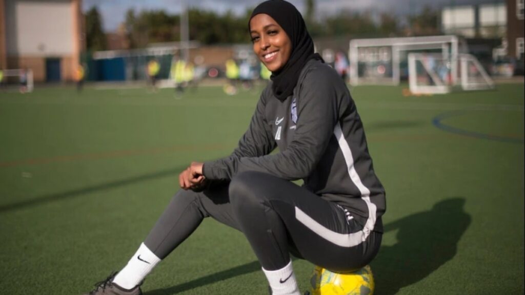 Şort giymeyen Müslüman kadın futbolcu sahaya çıkamadı