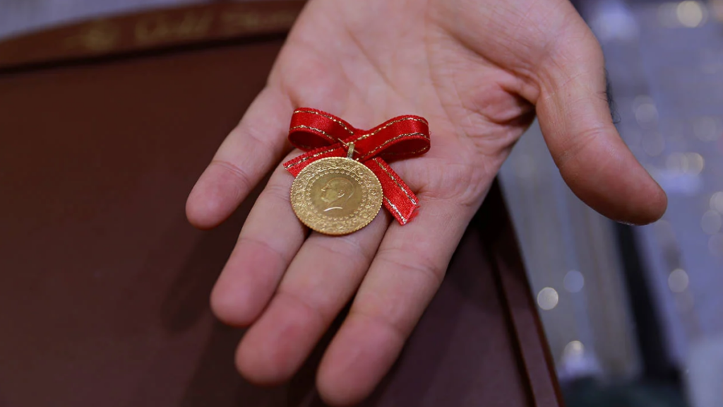 Uzmanlar açıkladı: Altın bankadan mı alınmalı kuyumcudan mı?