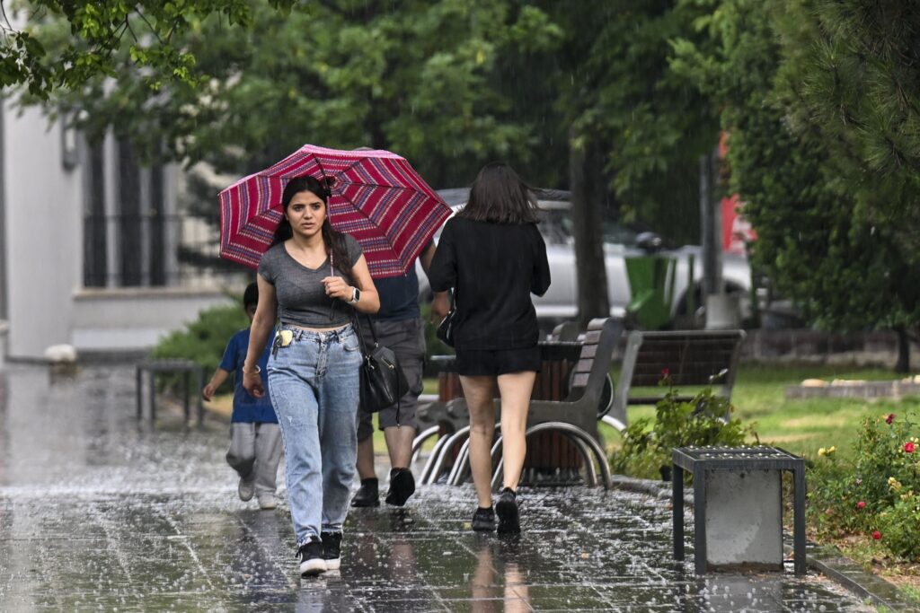Valilik’ten İstanbul’a uyarı: Gök gürültülü sağanak ve ani rüzgar Geliyor