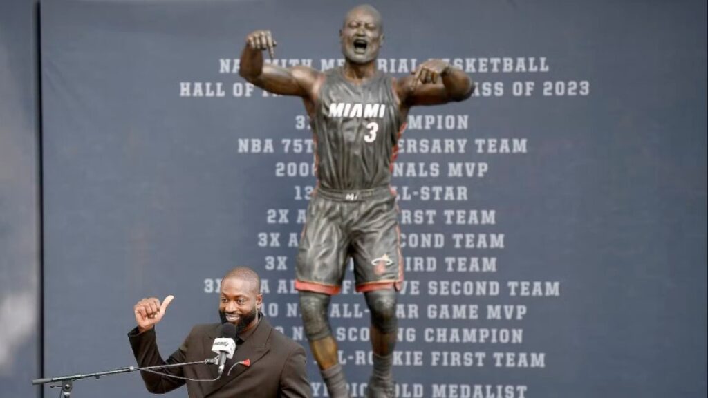 Wade’in heykeli alay konusu oldu!