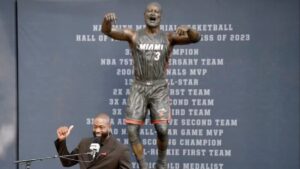 Wade’in heykeli alay konusu oldu!