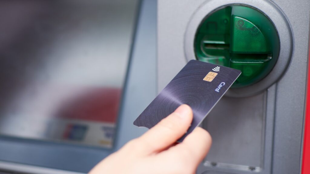 ATM’den para çeken herkesi ilgilendiriyor: Tüm paranız bir anda buhar olabilir