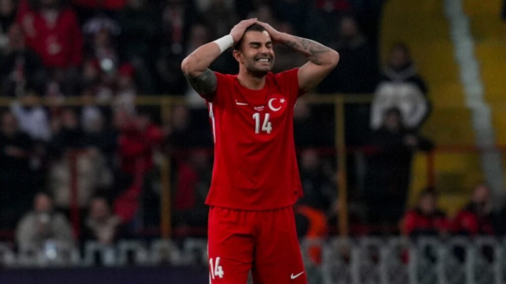 Abdülkerim Bardakcı Karadağ maçında yok