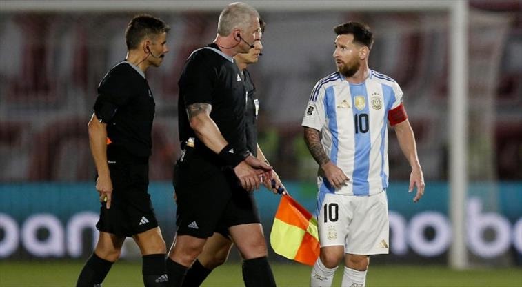 Arjantin kaybetti, Messi çılgına döndü!