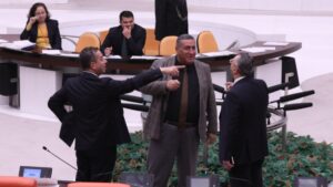 CHP ve AKP arasında ‘teğmenler’ tartışması