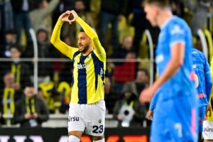 Fenerbahçe Zenit’i yedekleriyle yendi