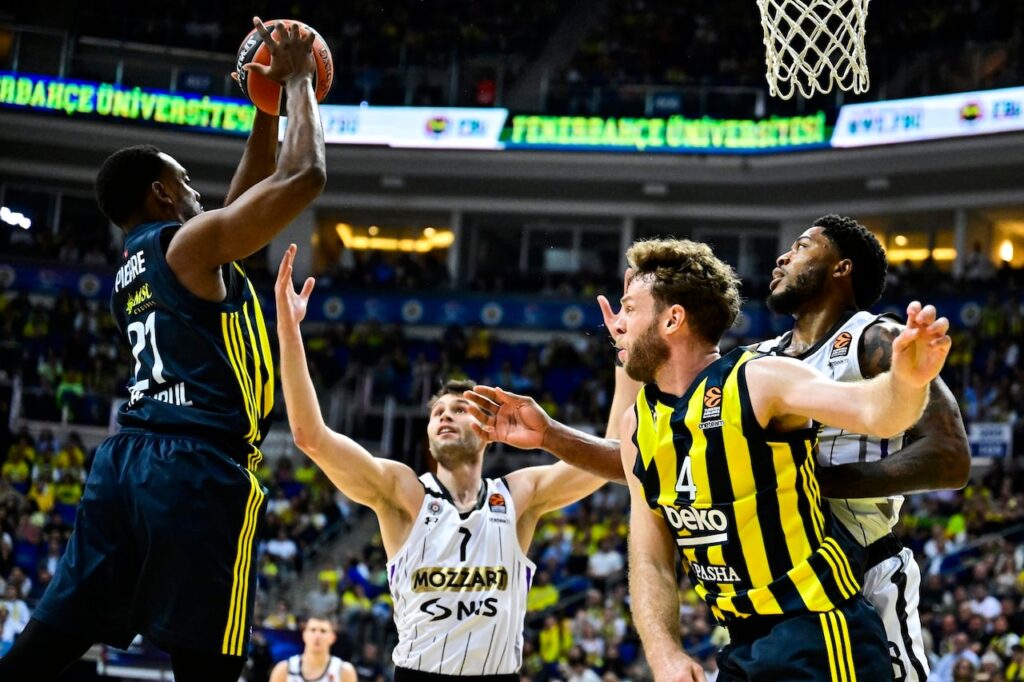 Fenerbahçeden Obradovicin Partizanına fark
