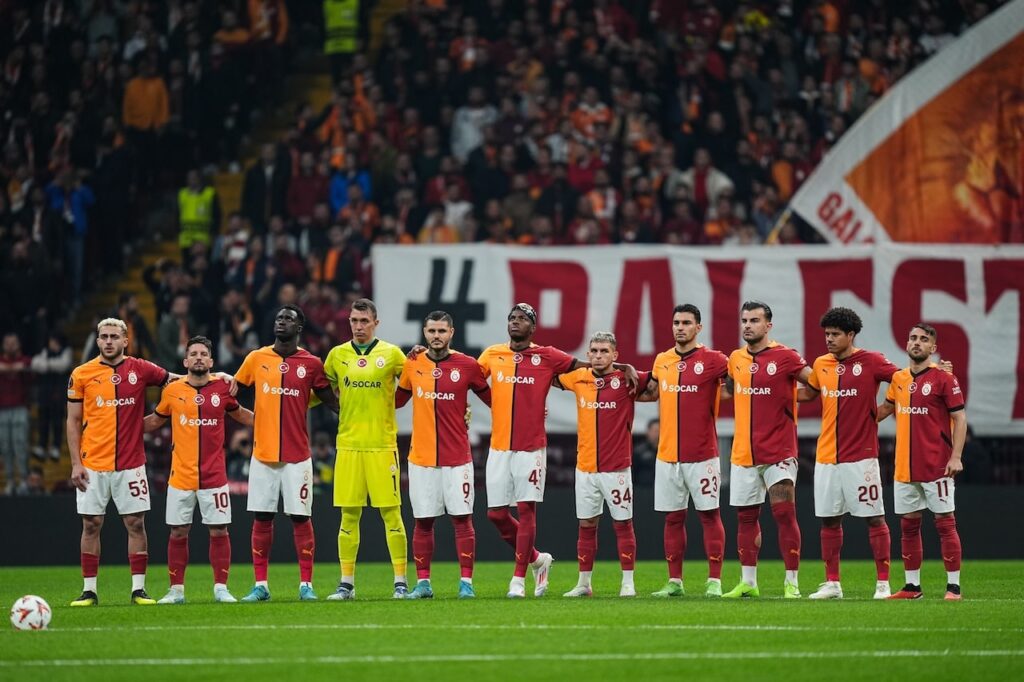 İngiliz basını Galatasaray’a hayran kaldı! ‘Tottenham’ı aşağıladı’