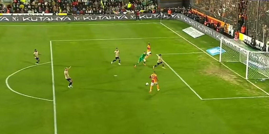 İngilizler Hakim Ziyech ile dalga geçti! ‘Babaannem bile atardı’