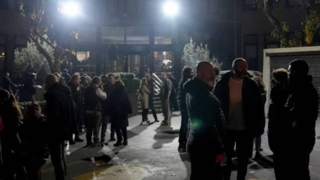 Kadıköy Belediyesi işçilerinin  grev kararı bir dakika sürdü